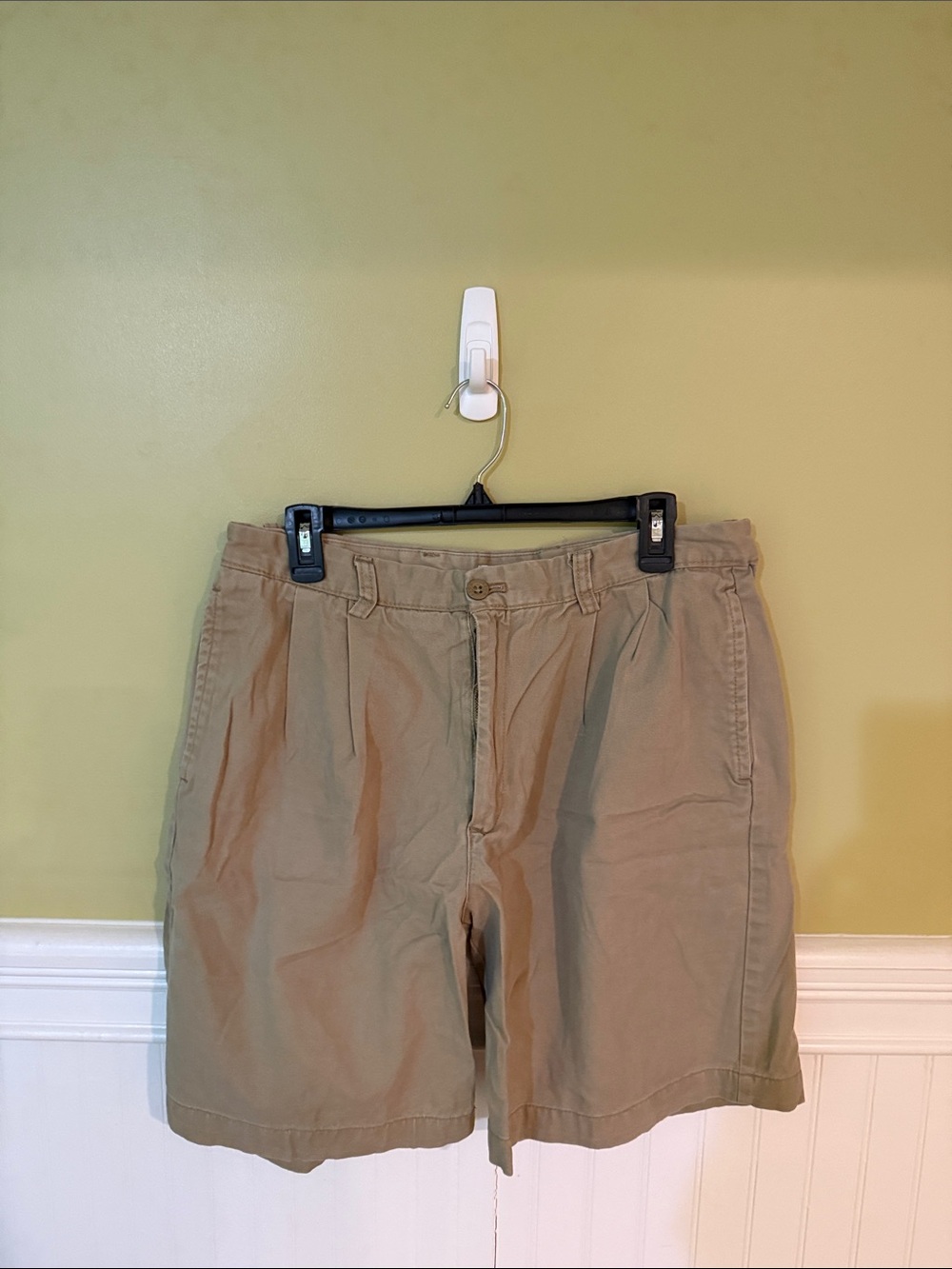 Izod Men's Size 34W Tan Flat Front Cotton Shorts